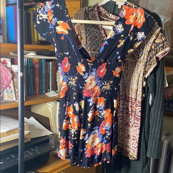 House of Harlow Floral V-Neck Romper - Picture 3 of 4